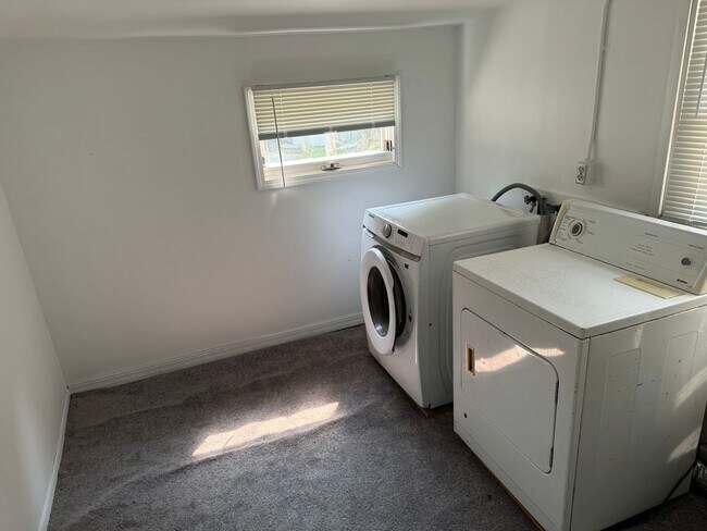 Photo - City Close, Country Feel – Charming Madiso...