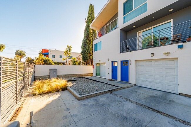 Building Photo - 1119 N Berendo St Unit #1119