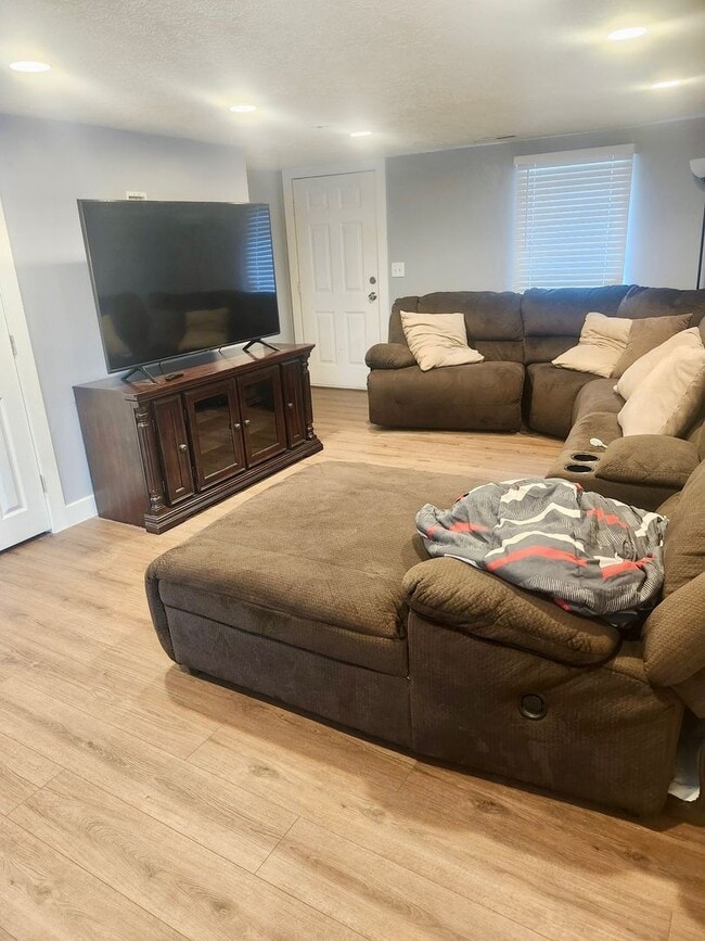 Photo - 4 Bed/2 Bathroom house in Farr West