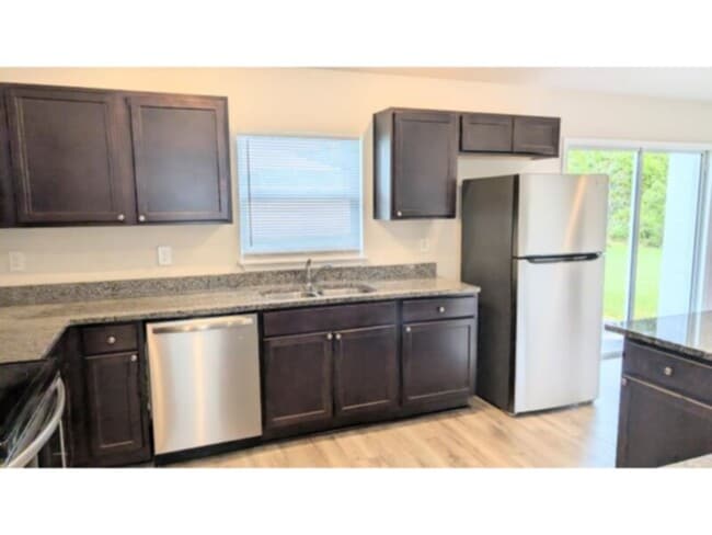 Photo - Spacious 4 Bedroom Newer House Available N...