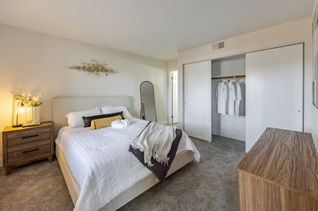 Renovated Bedroom at Sunset Winds Apartments in Henderson, NV 89014 - Sunset Winds Apartments