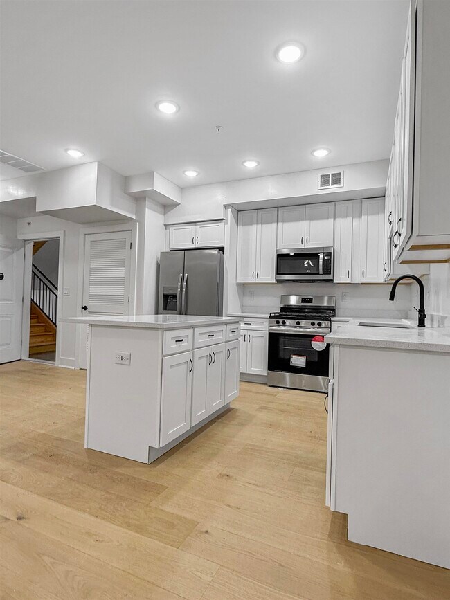 Photo - 185 Mallory Ave Unit 1