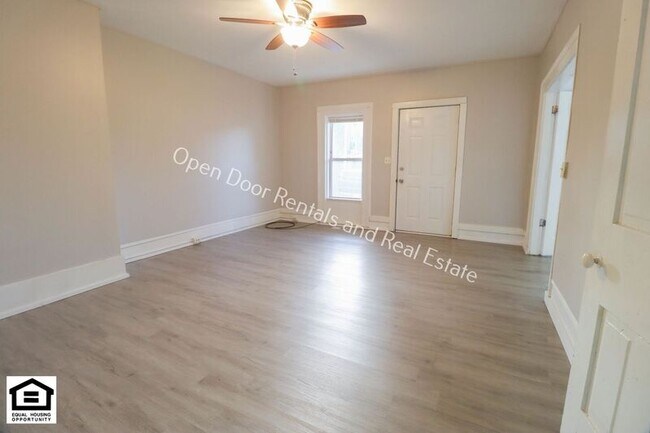 Photo - 121 S State St