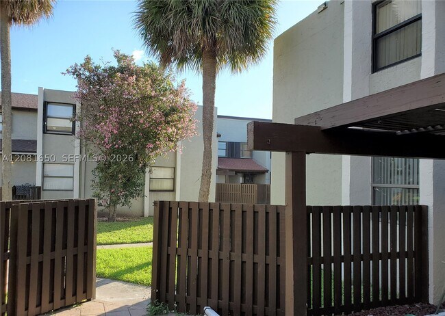 Building Photo - 10020 NW 9th St Cir Unit 102