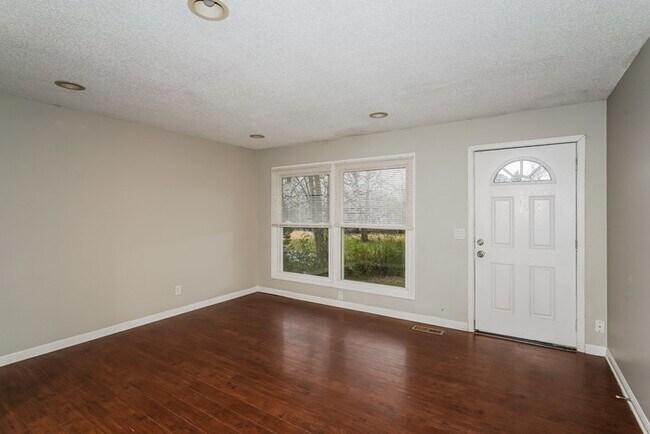 Photo - 112 Bluegrass Rd