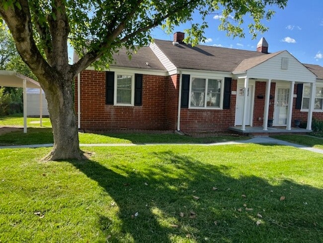 Building Photo - 2117 Sherwood Rd Unit Sherwood 2117