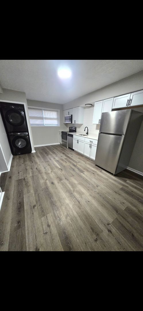 Building Photo - Welcome Home to Bellagio South Living: Where Comfort Meets Convenience Unit L2