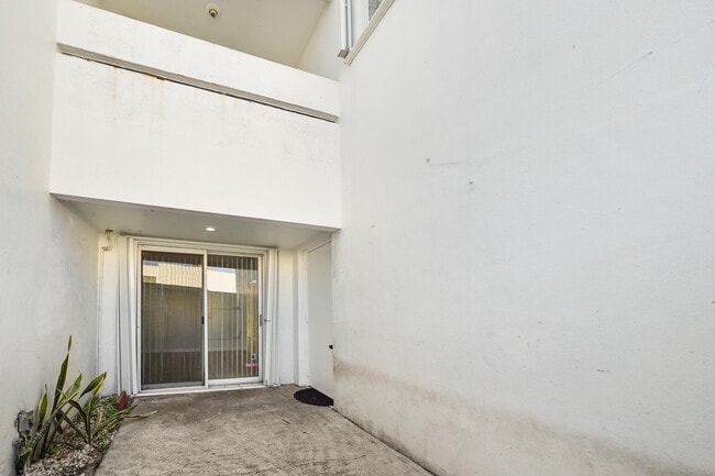 Photo - 5070 Elmhurst Rd