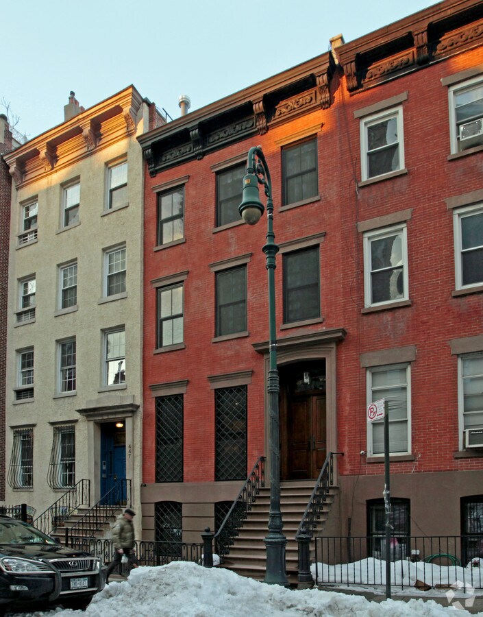 Photo - 445 W 44th St Apartments