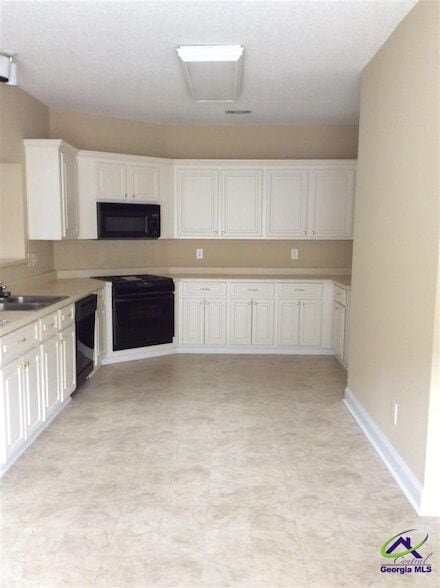 Photo - 218 Carrington Ln