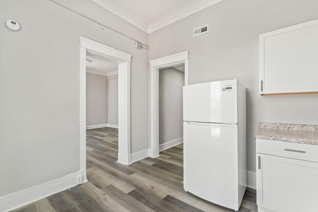 Photo - 621 E Main St