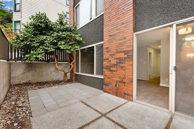 Photo - 524 Federal Mercer Crest – Timeless Elegan...