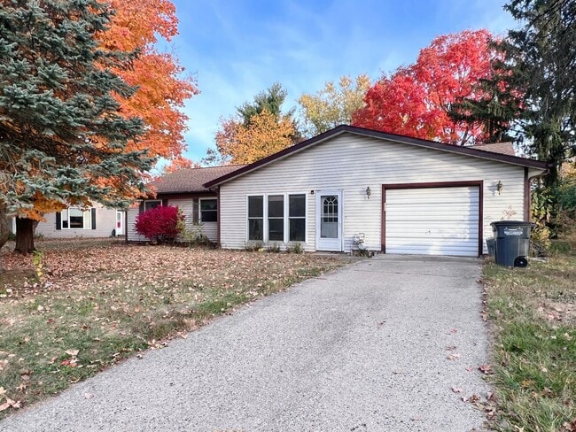 Building Photo - Spacious 4-bedroom, 2-bathroom Ranch Home in West Lafayette School District