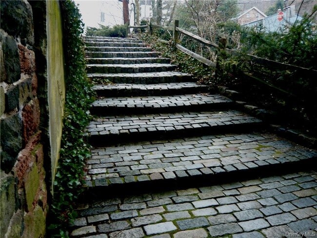 Photo - 300 Ferdon Ave Unit 2