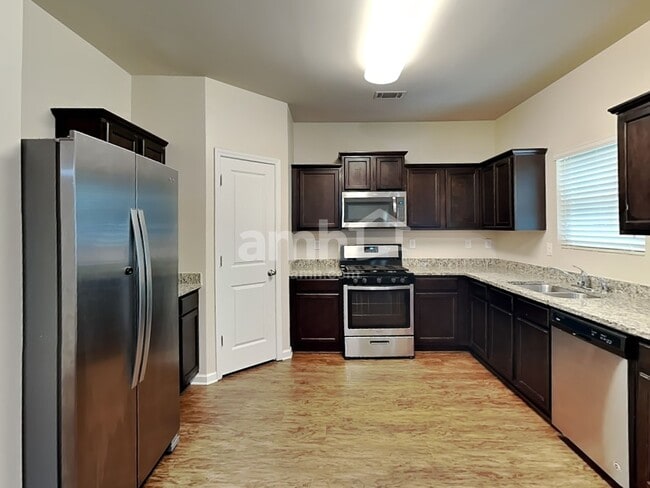 Photo - 3525 Mica Cir SE