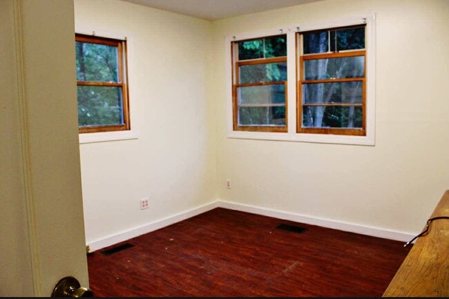 Photo - 300 Budd Rd
