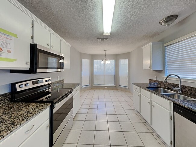 Photo - 5717 Heatherglen Terrace