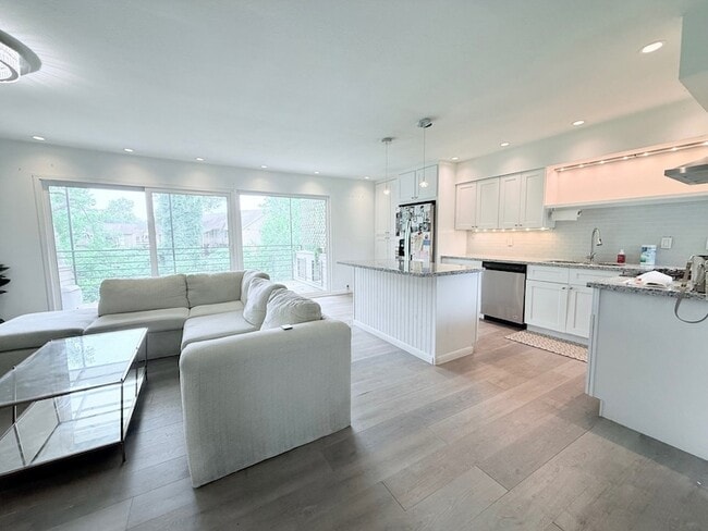 Photo - 8211 Katy Fwy Unidad 3