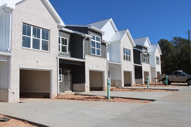 Building Photo - Hidden Crossing