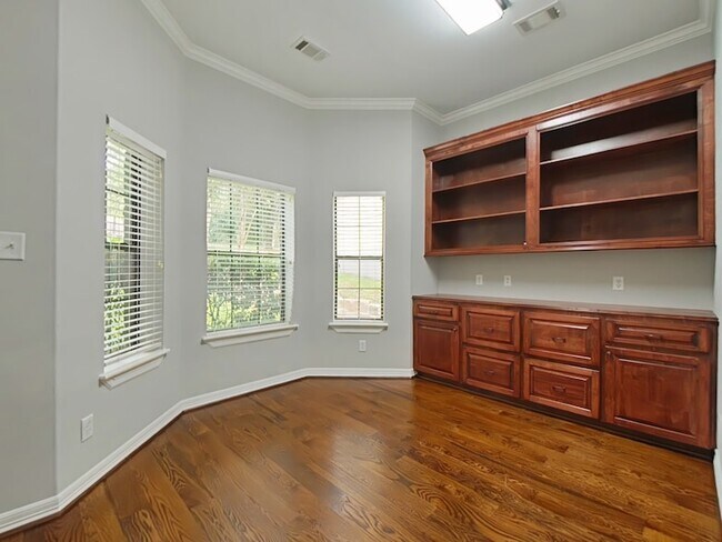 Photo - 270 Lake Grove Dr
