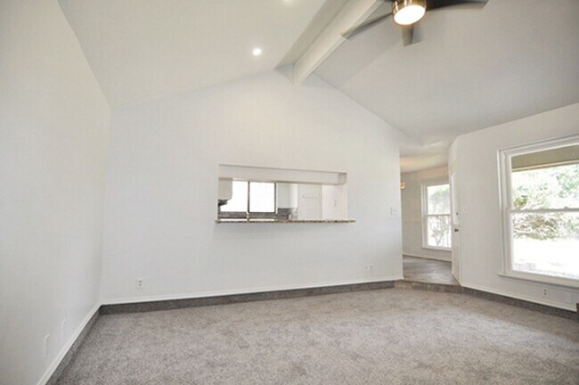 Photo - 205 Juniper Dr