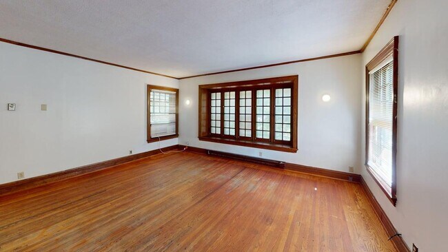 Living Room - 1052 Baldwin Ave