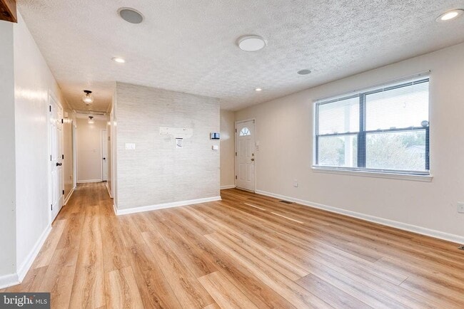 Photo - 1577 Loring Ct