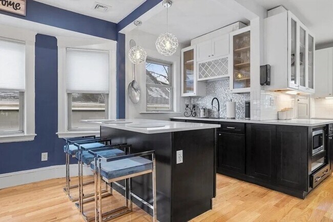 130 Wellington Hill St Unidad 2
