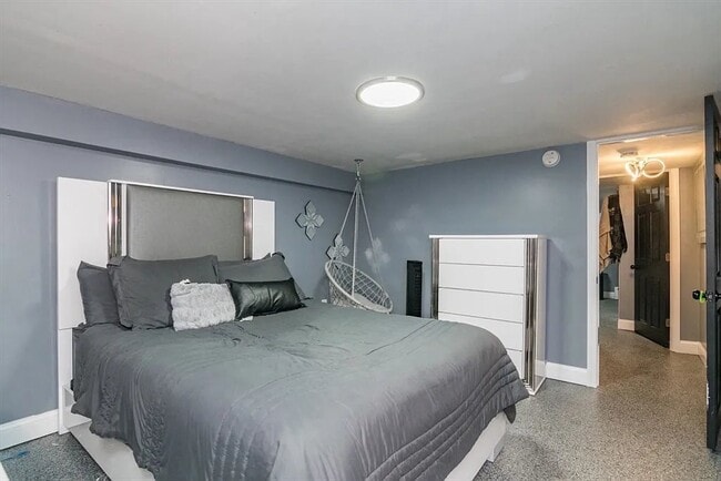 Photo - 412 Granby Rd