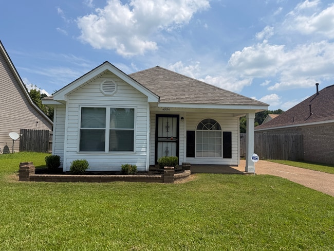 Building Photo - 3BR/2BA Memphis Rental with High Ceilings, Hardwood Floors & Fenced Yard