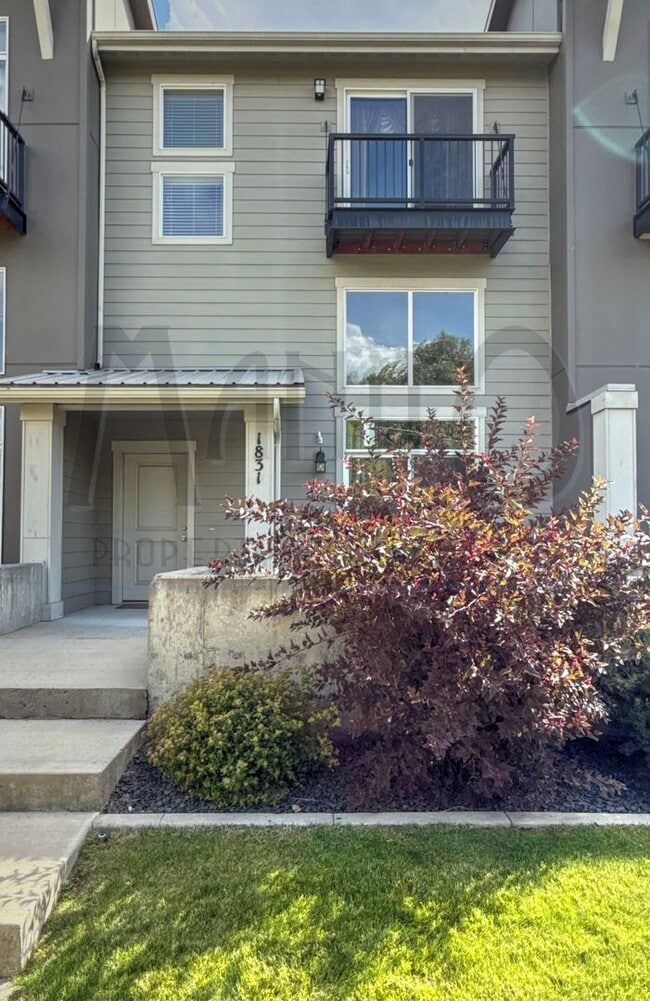 Building Photo - Kendall Yards Townhouse