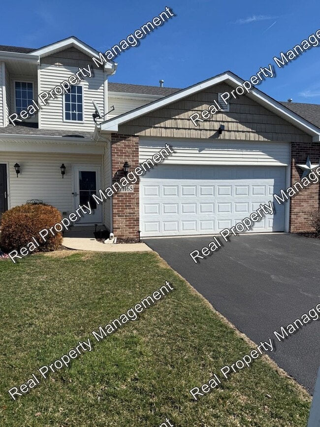 Building Photo - 2 Bedroom Townhome