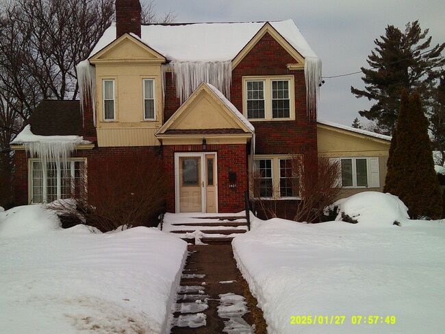 Building Photo - 1401 N Madison St