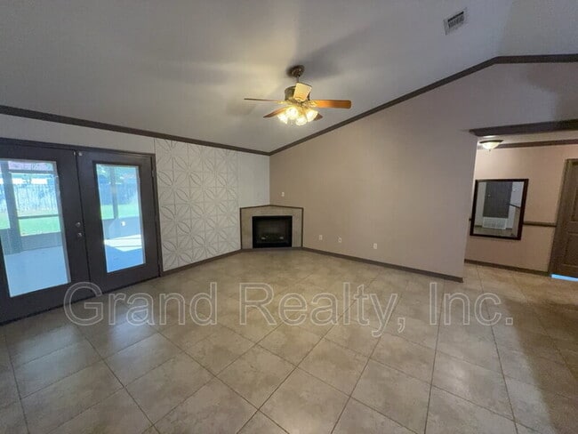 Photo - 5022 Patterson Ln