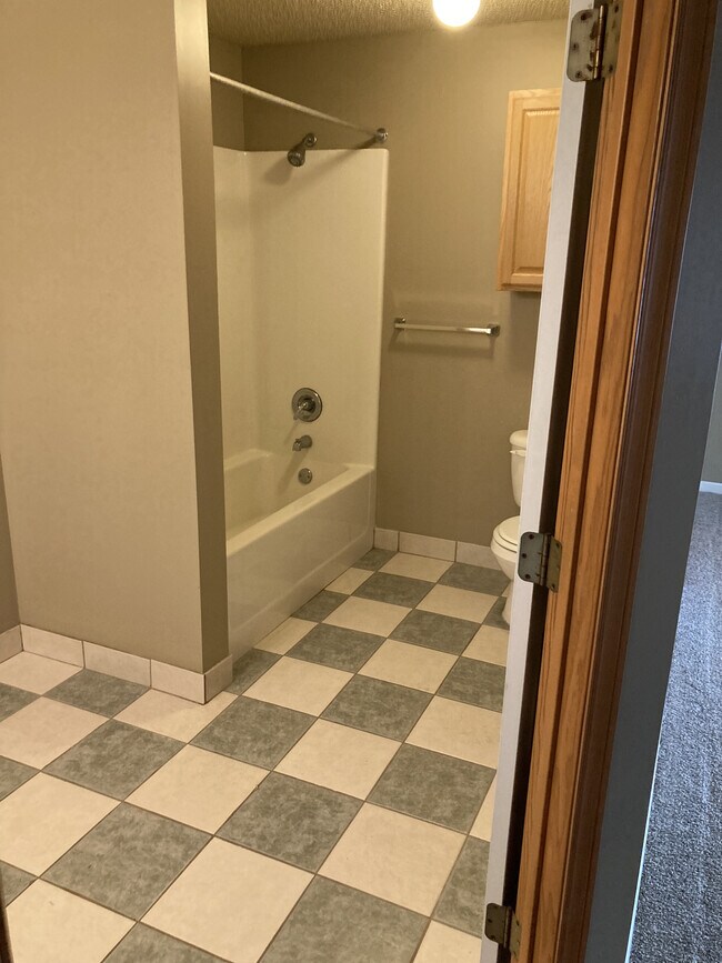 2 bed 2 bath bathroom