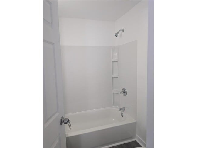 Building Photo - 302 E 48th St Rental