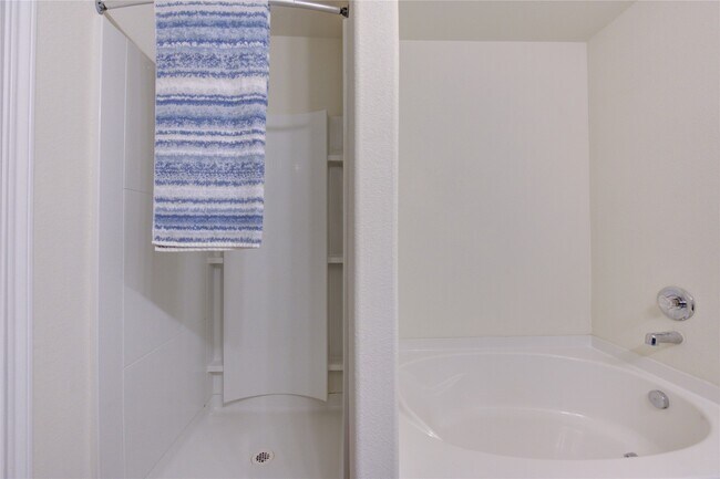 Photo - 5027 Brewcastle Ln