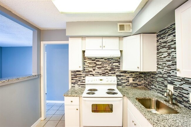 Photo - 2215 Mission Hill Dr