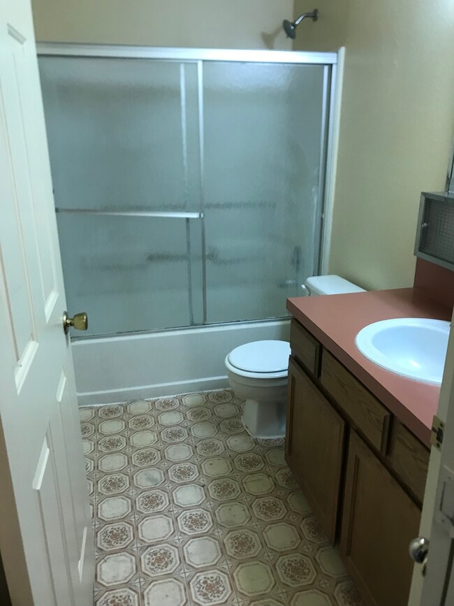 Photo - 590 N Woodruff Ave Unit 40