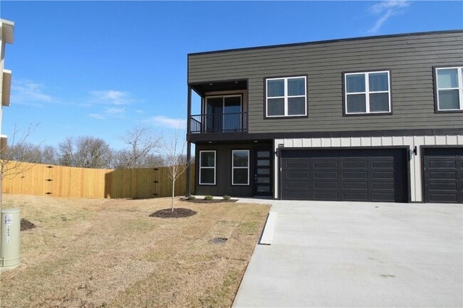 Building Photo - 1804 SW Casuarina Dr