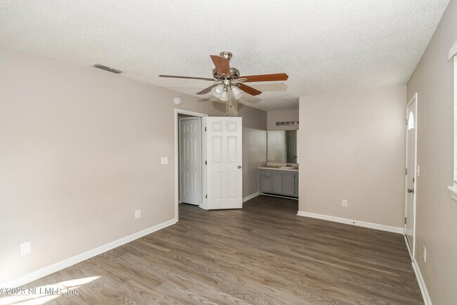 Photo - 5118 Somerton Ct