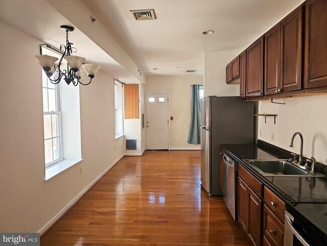 Photo - 927 N 6th St
