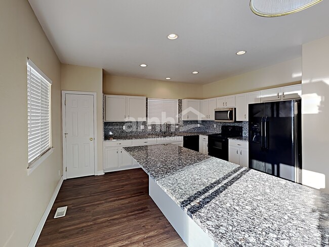 Photo - 13945 Jasmine St