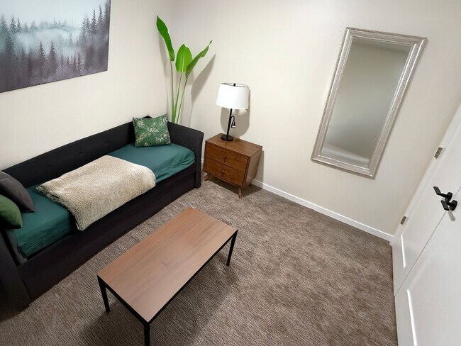 Photo - Fully Furnished 1 Bed with Den or Second Bedroom - Utilities Included! Unidad 307
