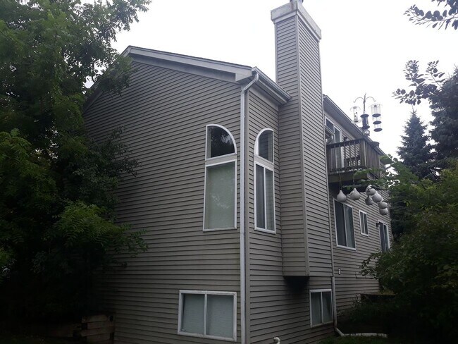 870 Waterview Dr