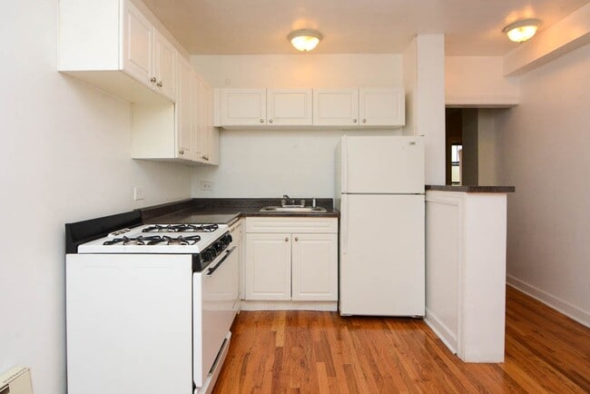 Photo - 1352 N Dearborn St Unit 106