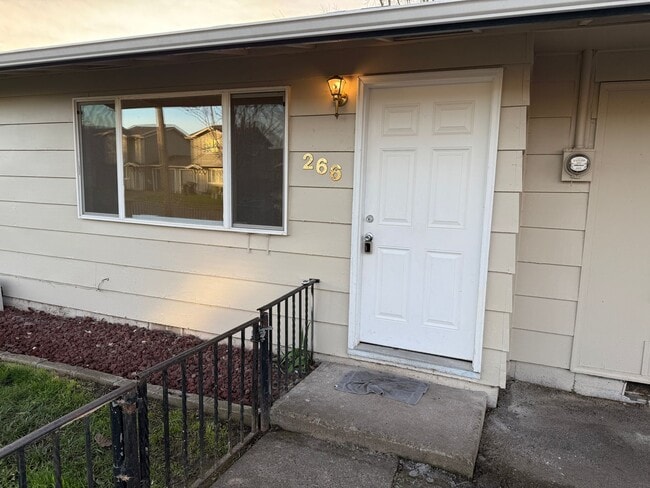 Photo - Updated 3 bedroom 1 bathroom house!