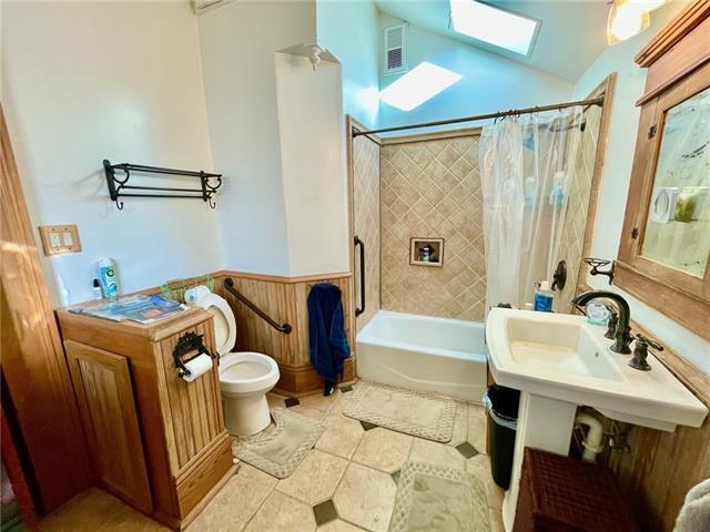 Photo - 915 Arabella St