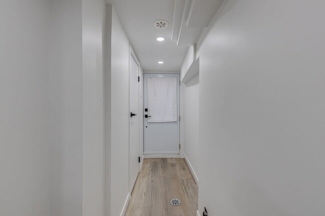 Photo - 120 Glenlake Ave