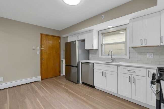Photo - 122 Graham St